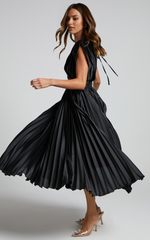 Della Midi Dress – Black Plunging Neckline Pleated Dress with Short Sleeves