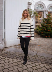 Ariba sweater with lines