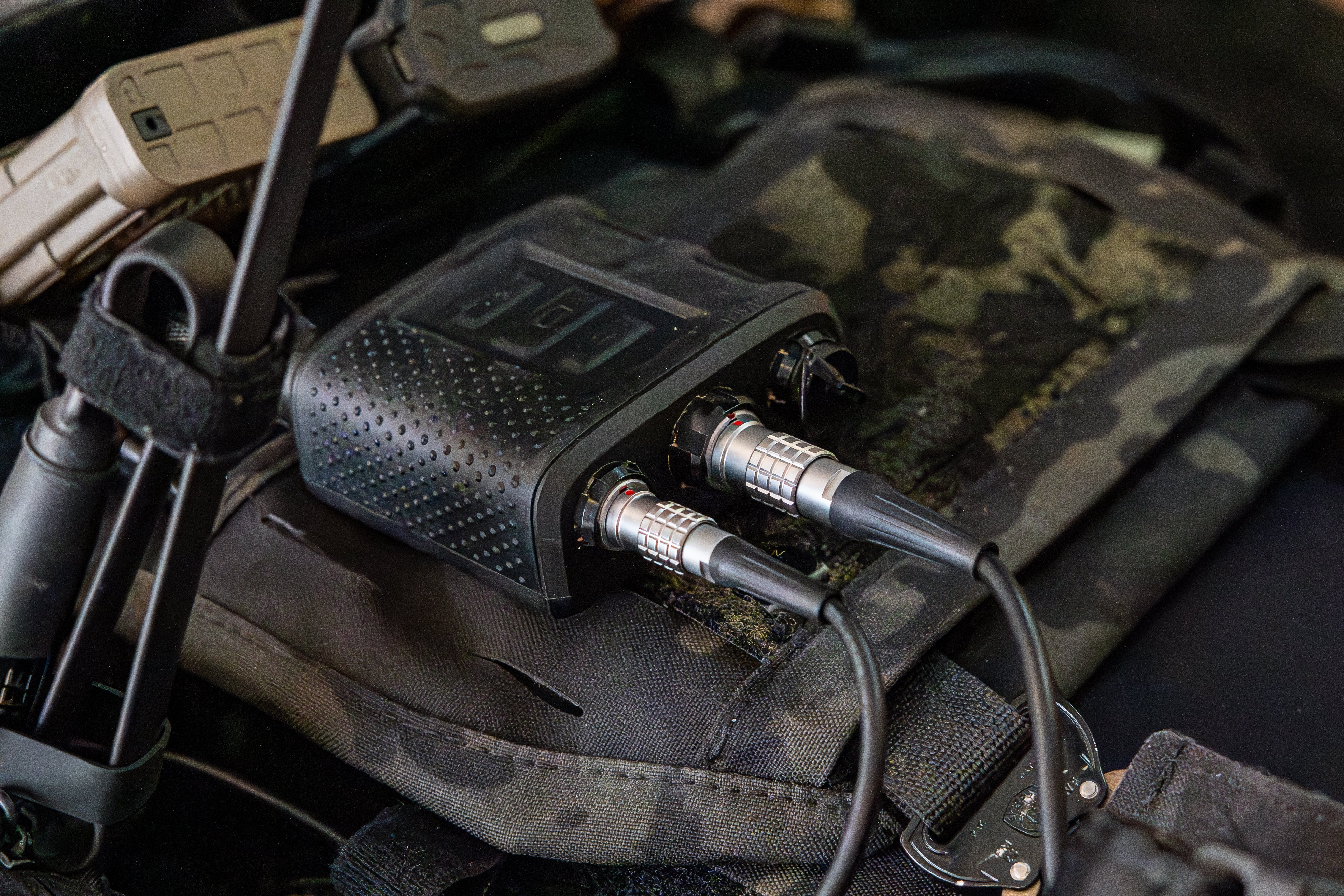 X50-5P: Adapter for Stereo Dual Comm Tactical Headset (Single TP-105/U384 5 Pole Connector) to Invisio X50 Control Box/PTT Comm Gear Supply Atlantic Signal Comtac V MT20H682FB-92EU Comtac VIII MT14H418A-35 
PELTOR MT20H682FB-92EU ADAPTER for the Peltor (5-POLE-RED BAND) Headset