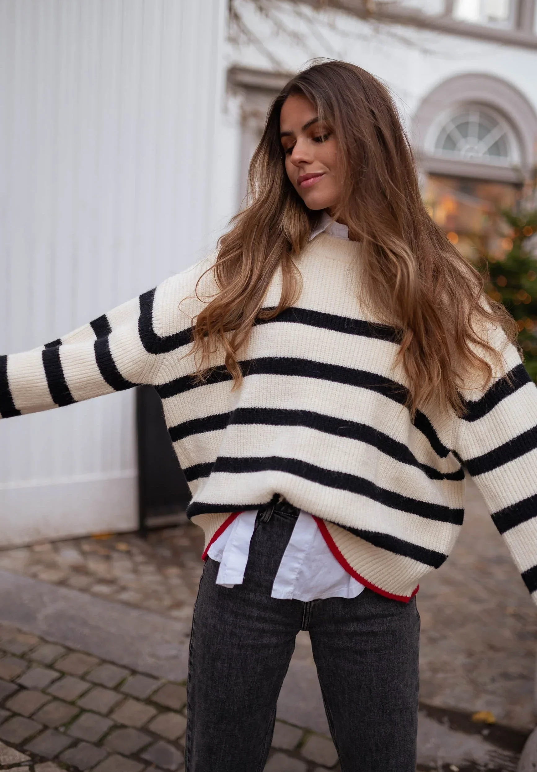 Ariba sweater with lines