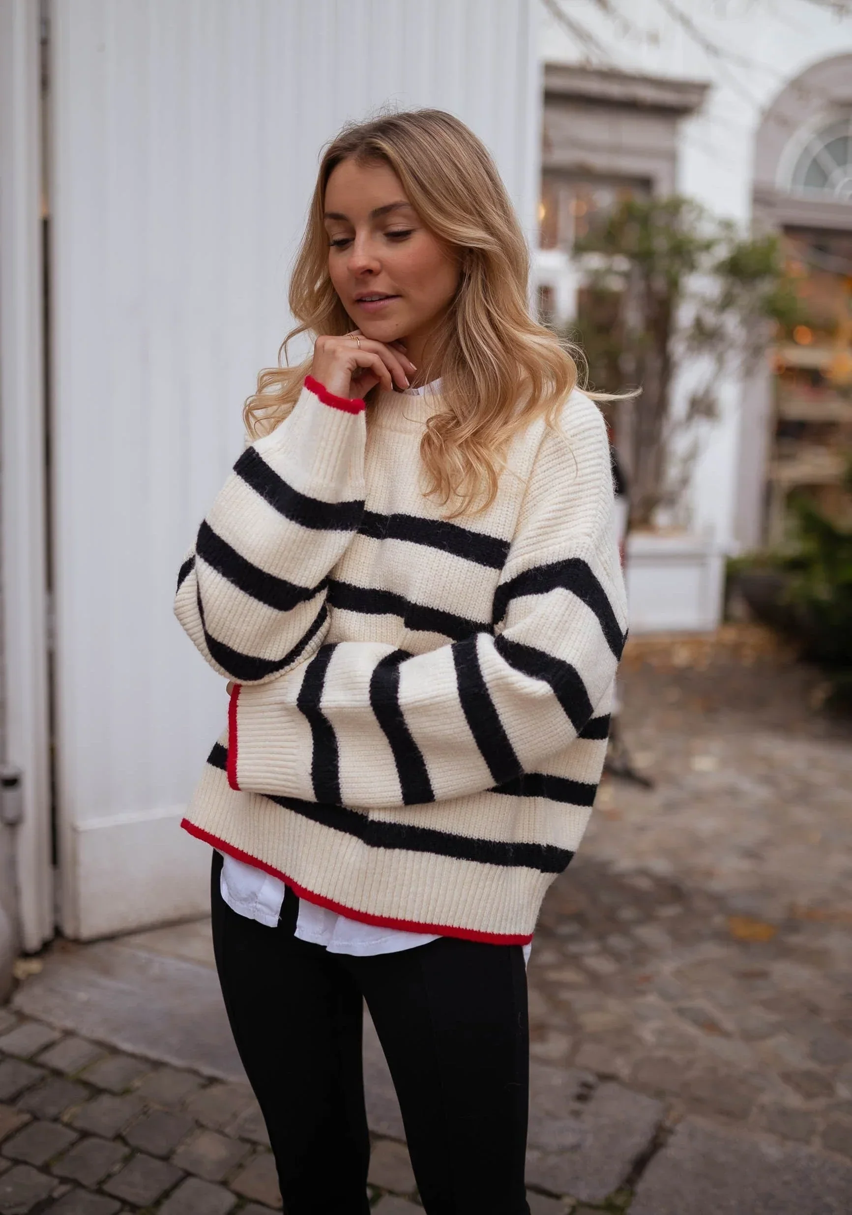 Ariba sweater with lines