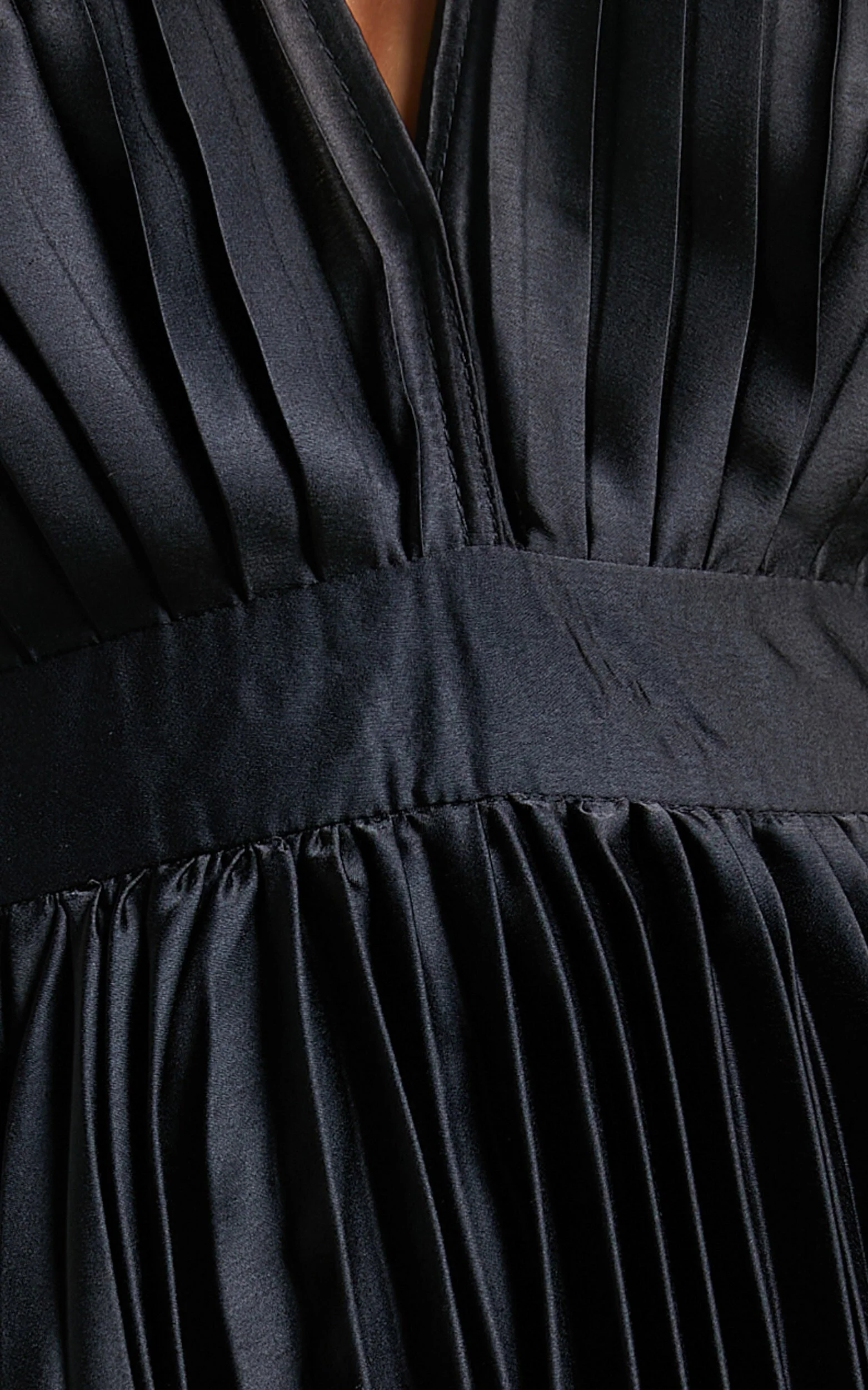 Della Midi Dress – Black Plunging Neckline Pleated Dress with Short Sleeves