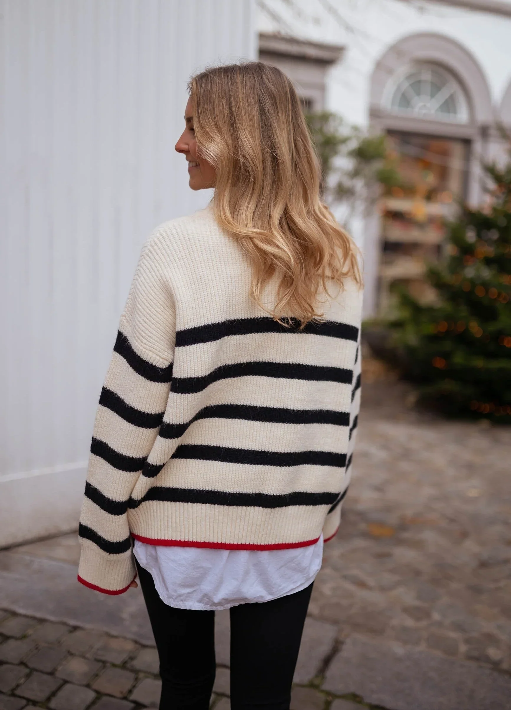 Ariba sweater with lines