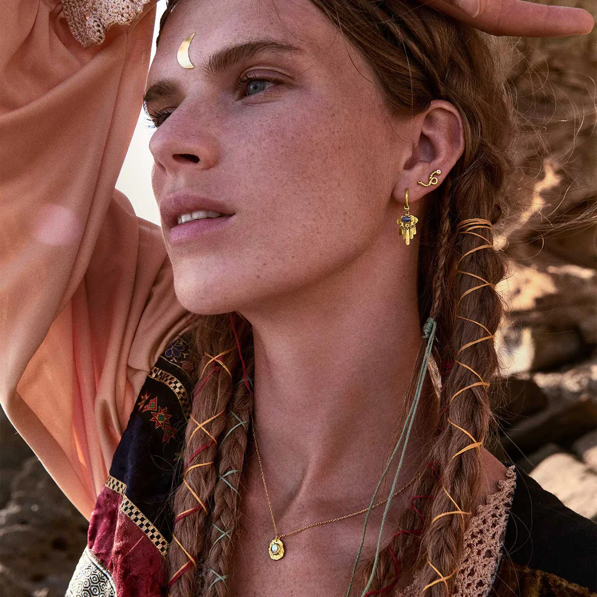 Maanesten - Thora øreringe - forgyldt sølv