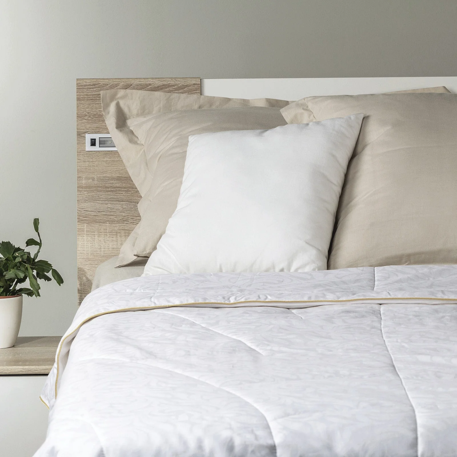 Pilotă cu mătase Victoria's Silk All Seasons