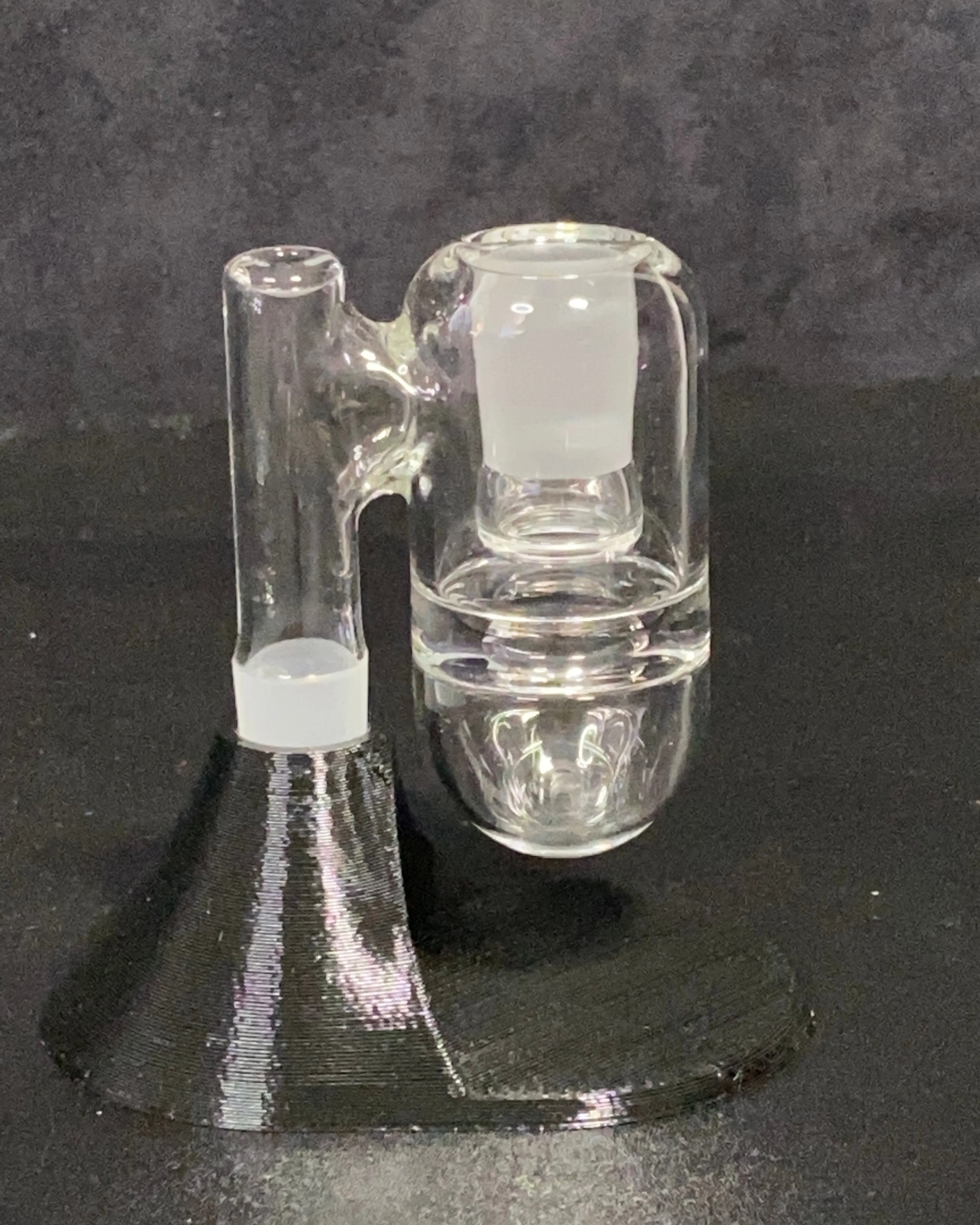 Solid State Concepts 14mm 90 Degree Dry Ash Catcher w- Stand