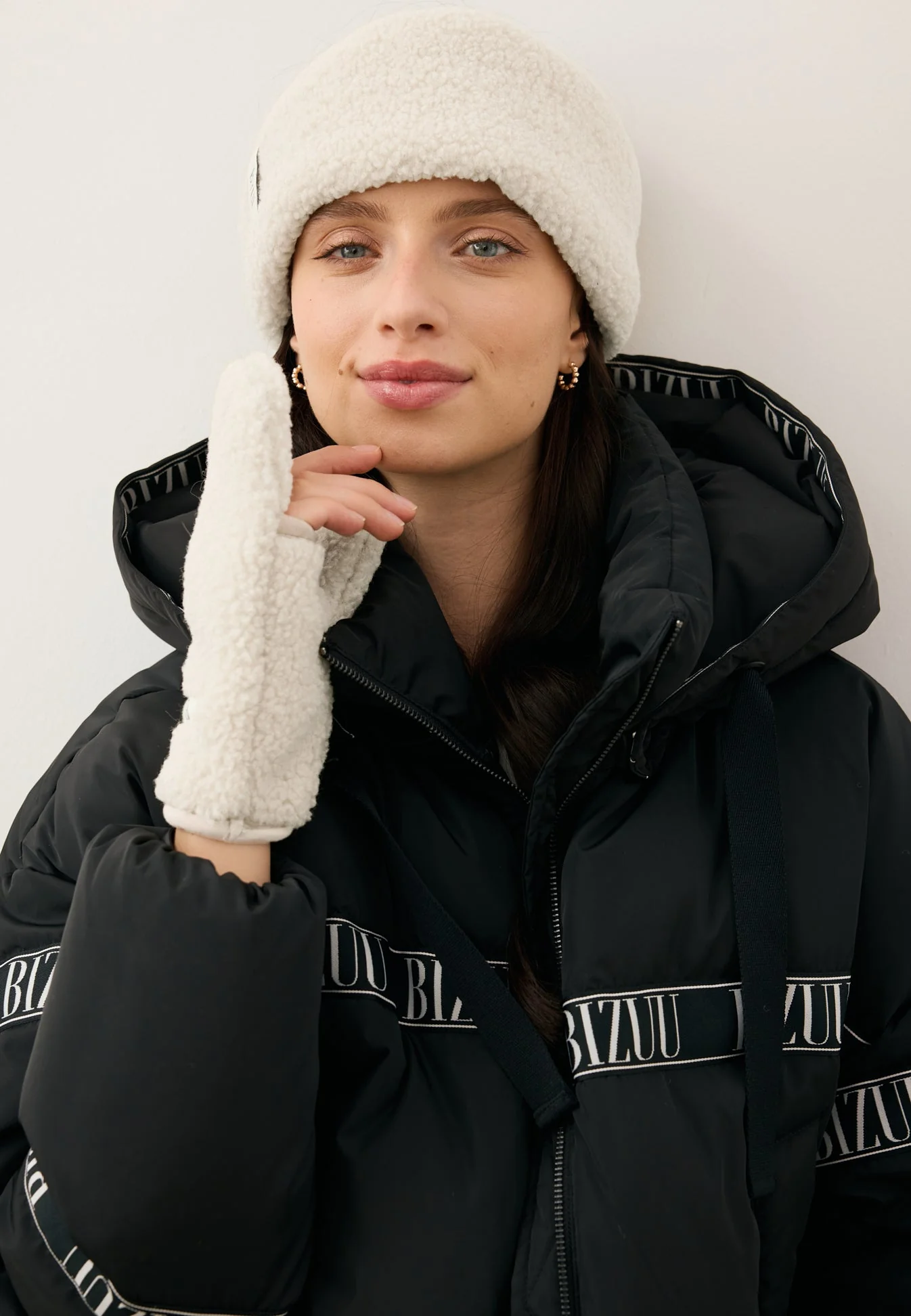 Kremowe rękawiczki z imitacji kożuszka SNUGGIE